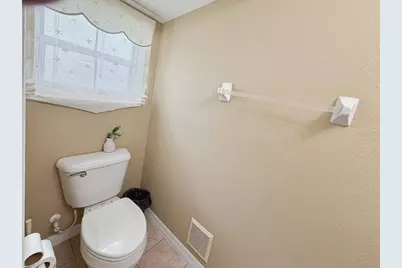1302 S Beach Circle, Kissimmee, FL 34746 - Photo 15