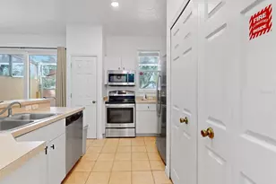 1302 S Beach Cir, Kissimmee, FL 34746 - Photo 11