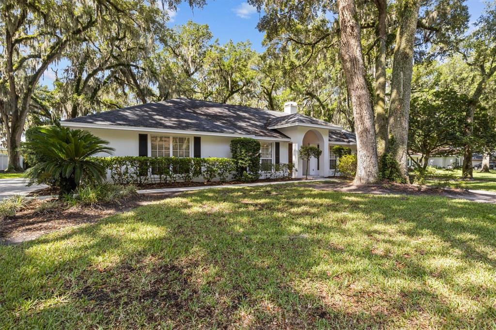 1142 Longwood Oaks Blvd - 1142 Longwood Oaks Blvd, Lakeland, FL 33811 Luxury Property | Jose Angel Pina