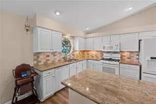 6323 Silver Lakes Dr E, Lakeland, FL 33810 - Photo 9