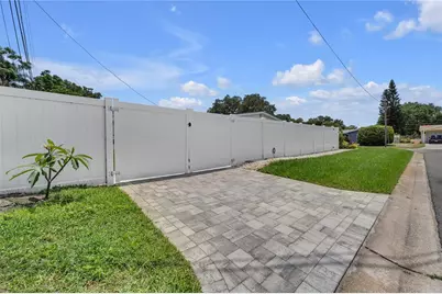 3295 57th Street N, Saint Petersburg, FL 33710 - Photo 19