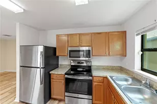 621 Chatham Walk Dr, Ruskin, FL 33570 - Photo 9
