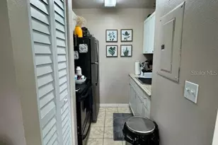 4140 Dolphin Dr, Tampa, FL 33617 - Photo 7