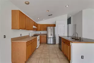 844 Berwick Dr, Davenport, FL 33897 - Photo 9