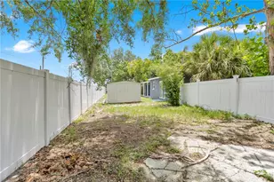 1409 College Park Ln, Tampa, FL 33612 - Photo 13