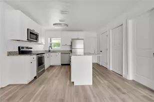 1409 College Park Ln, Tampa, FL 33612 - Photo 5