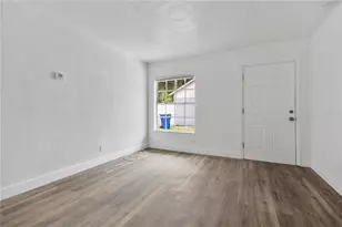 1409 College Park Ln, Tampa, FL 33612 - Photo 3