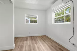 1409 College Park Ln, Tampa, FL 33612 - Photo 9