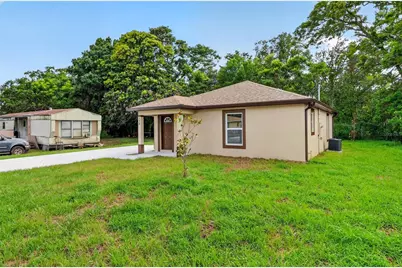 728 Henry St, Auburndale, FL 33823 - Photo 1