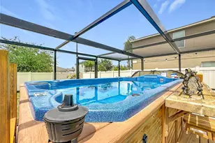 102 Cascade Bend Dr, Ruskin, FL 33570 - Photo 5