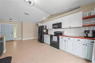4865 Meadow Dr, Saint Cloud, FL 34772 - Photo 7