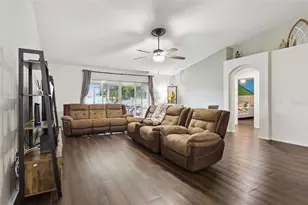 7973 Oak Run Cir, Lakeland, FL 33809 - Photo 3