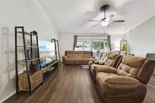 7973 Oak Run Cir, Lakeland, FL 33809 - Photo 11