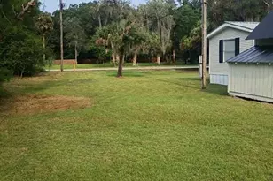 105 Canary Ln, Satsuma, FL 32189 - Photo 3