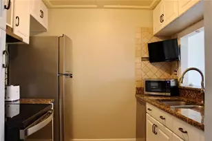 9101 Tudor Dr, Tampa, FL 33615 - Photo 11
