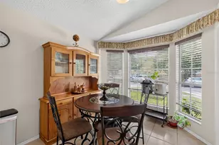 10225 Cody Ln, Orlando, FL 32825 - Photo 5