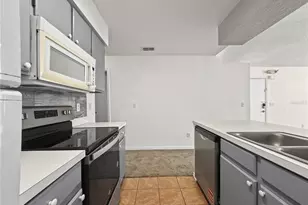 2011 Royal Bay Blvd, Kissimmee, FL 34746 - Photo 9