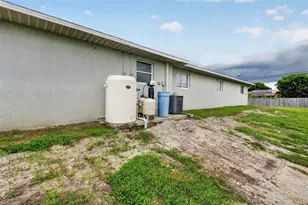 1223 / 1225 NE 15th Ln, Cape Coral, FL 33909 - Photo 33
