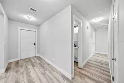 13536 Lake Magdalene Drive, Tampa, FL 33613 - Photo 25