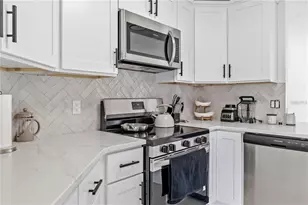 182 Pinewood Cir, Kissimmee, FL 34743 - Photo 9