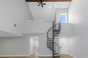 5151 Puritan Cir, Tampa, FL 33617 - Photo 7