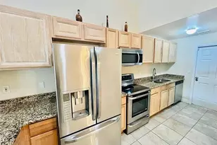 4647 Eagle Peak Dr, Kissimmee, FL 34746 - Photo 5