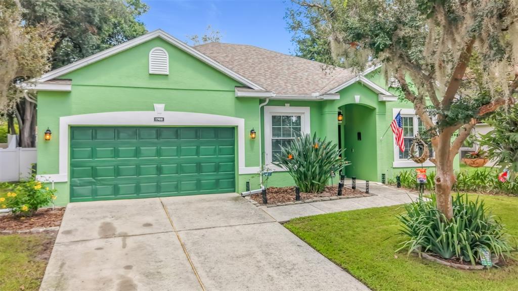 1988 Ancient Oak Dr