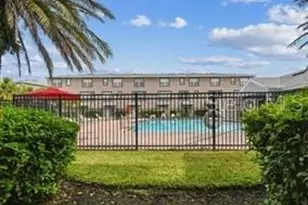 2525 Middleton Grove Dr, Brandon, FL 33511 - Photo 5