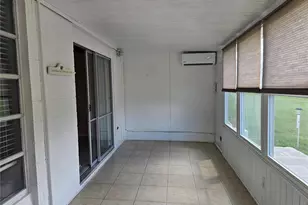 915 Club Cir, Lakeshore, FL 33854 - Photo 7