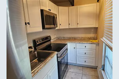 915 Club Circle, Lakeshore, FL 33854 - Photo 17