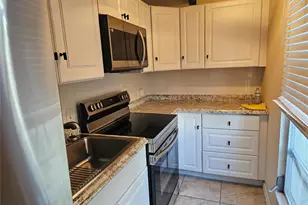 915 Club Cir, Lakeshore, FL 33854 - Photo 17