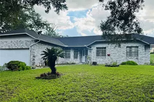 819 Chamberlain Loop, Lake Wales, FL 33853 - Photo 1