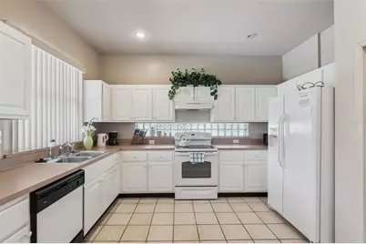 2920 Sunset Lakes Boulevard, Kissimmee, FL 34747 - Photo 9