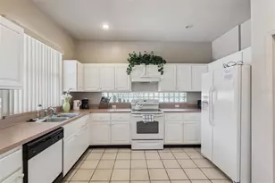 2920 Sunset Lakes Blvd, Kissimmee, FL 34747 - Photo 9