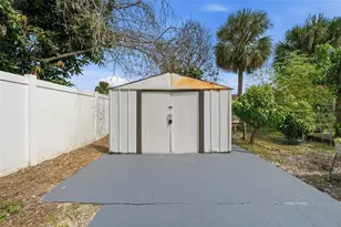 125 Pansy Ct, Kissimmee, FL 34743 - Photo 17