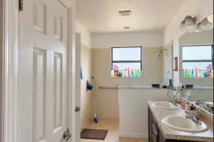 2921 Casabella Dr, Kissimmee, FL 34744 - Photo 17