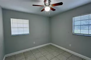 210 N Lone Oak Dr, Leesburg, FL 34748 - Photo 9