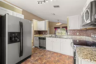 11830 Sindlesham Ct, Orlando, FL 32837 - Photo 5