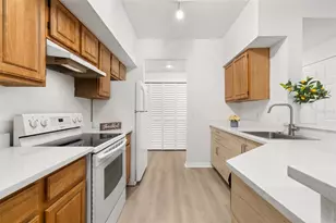 6025 Westgate Dr, Orlando, FL 32835 - Photo 5