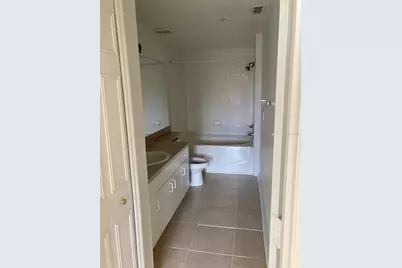 5500 Metrowest Boulevard #304, Orlando, FL 32811 - Photo 7