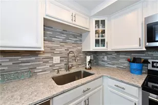 800 Benjamin Franklin Dr, Sarasota, FL 34236 - Photo 15