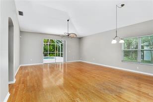 11933 Derbyshire Dr, Tampa, FL 33626 - Photo 7