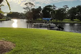 11205 W Bayshore Dr, Crystal River, FL 34429 - Photo 1