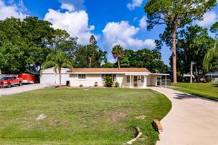 411 2nd St, Ruskin FL  33570-4601 exterior