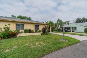 2321 Glenmore Cir - Photo 3