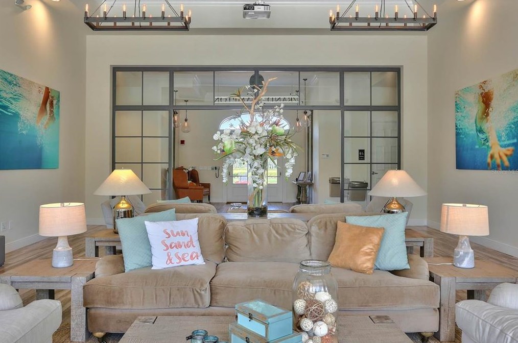 8302 Manor Club Cir, Tampa FL 33647-3392 exterior