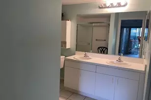 201 Silver Lake Dr, Venice, FL 34292 - Photo 13