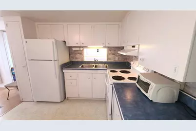 4851 W Gandy Boulevard #B4 L32, Tampa, FL 33611 - Photo 7