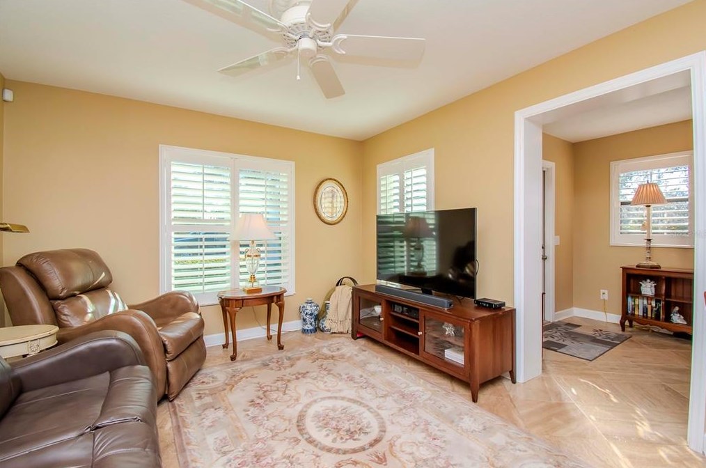 12011 Browning Rd, Lithia FL 33547-2850 exterior