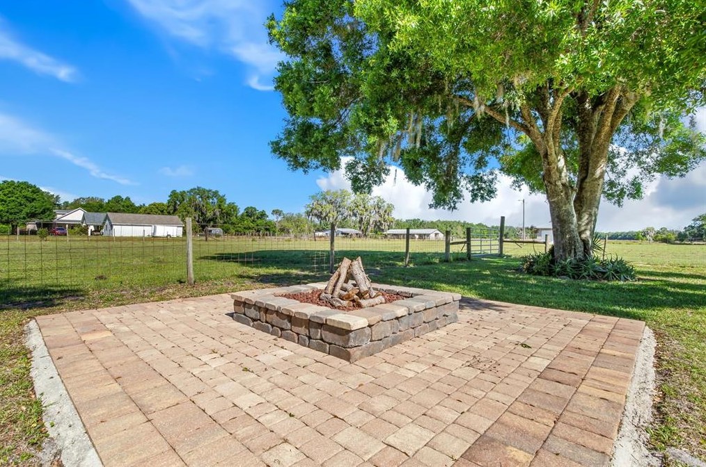 12011 Browning Rd, Lithia FL 33547-2850 exterior